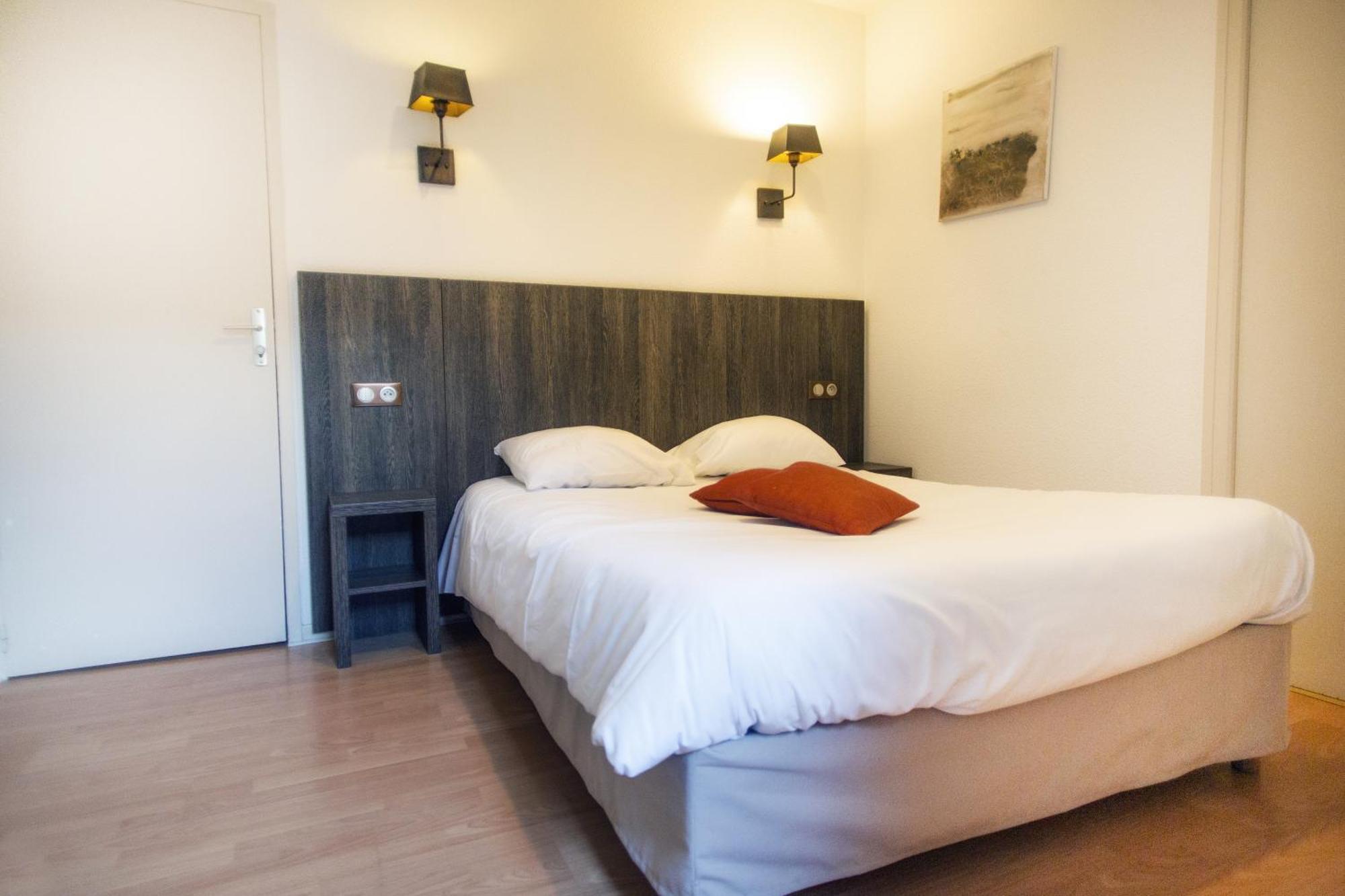Le Victor Hugo - Hotel Et Restaurant - Logis Hotels Saint-Cere Ngoại thất bức ảnh