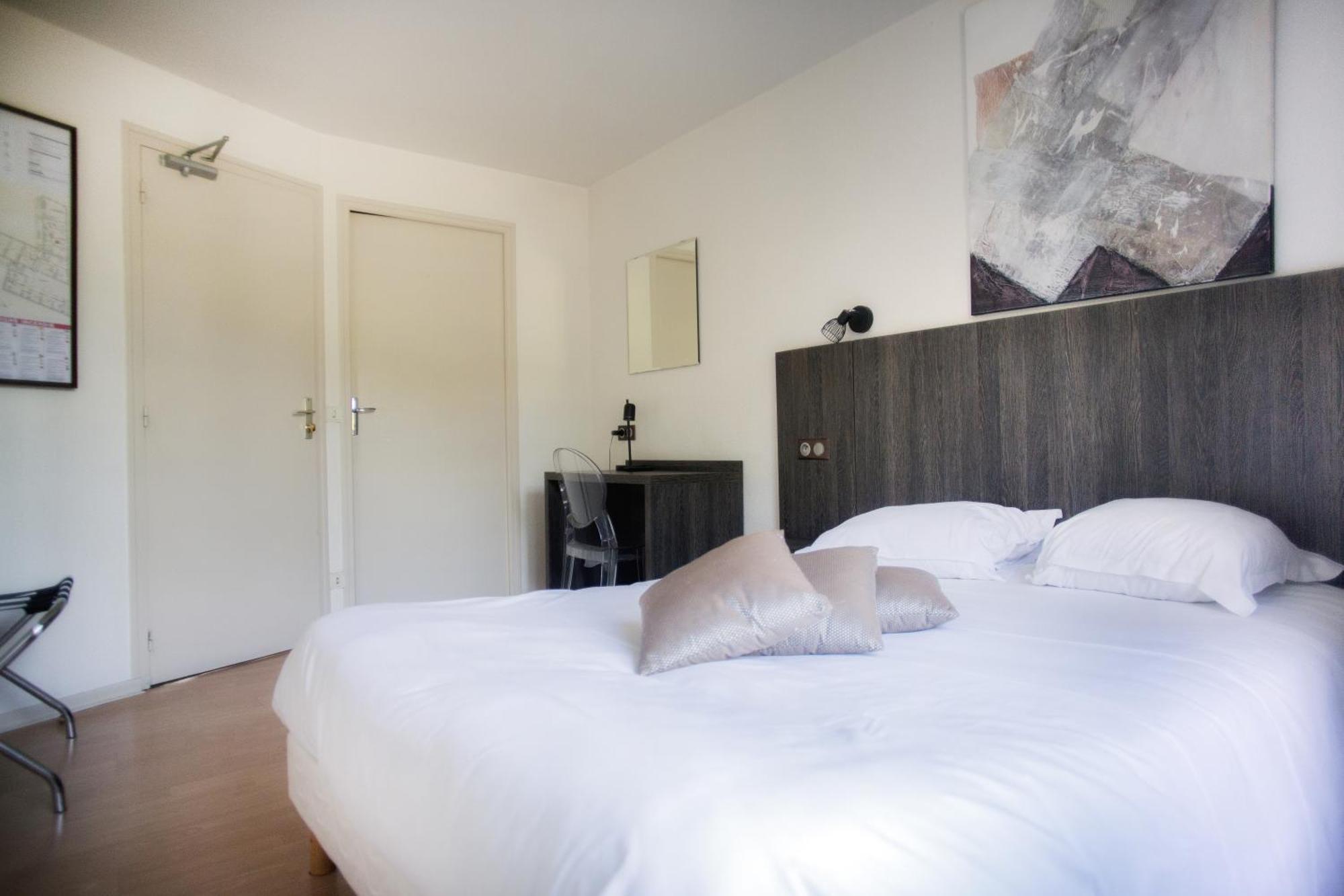 Le Victor Hugo - Hotel Et Restaurant - Logis Hotels Saint-Cere Ngoại thất bức ảnh